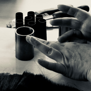 Manual production of an artists brush head according to tradition. 