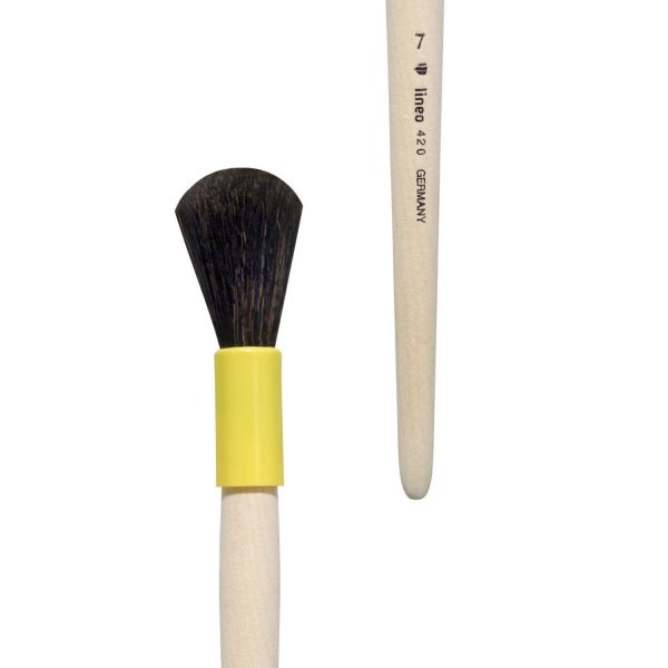 Handmade gilder duster/former brush/mop brush, Series 420, oval form, goat hair, yellow plastic cases, short not-lacquered wooden handles.